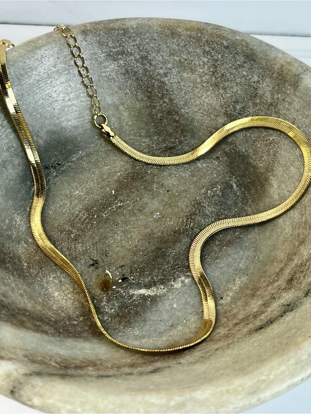 Gold Herringbone Chain Necklace - Unbranded $18 - Picture 4 of 5